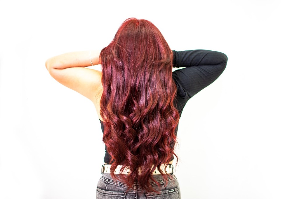 Color rojo intenso con ondas largas