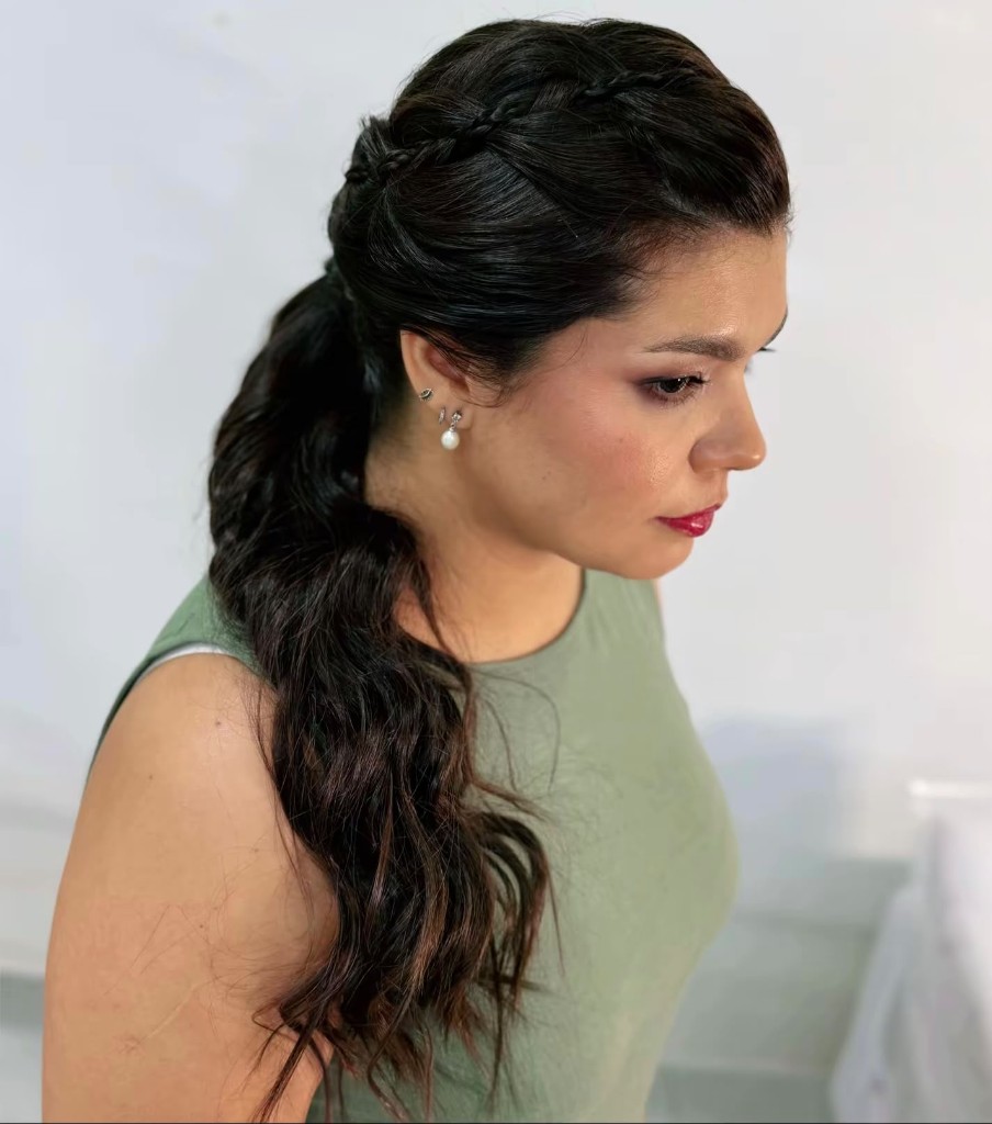 Recogido bajo con trenza y ondas